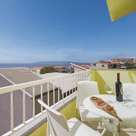 Stunning Apartment In Makarska Kültér fotó