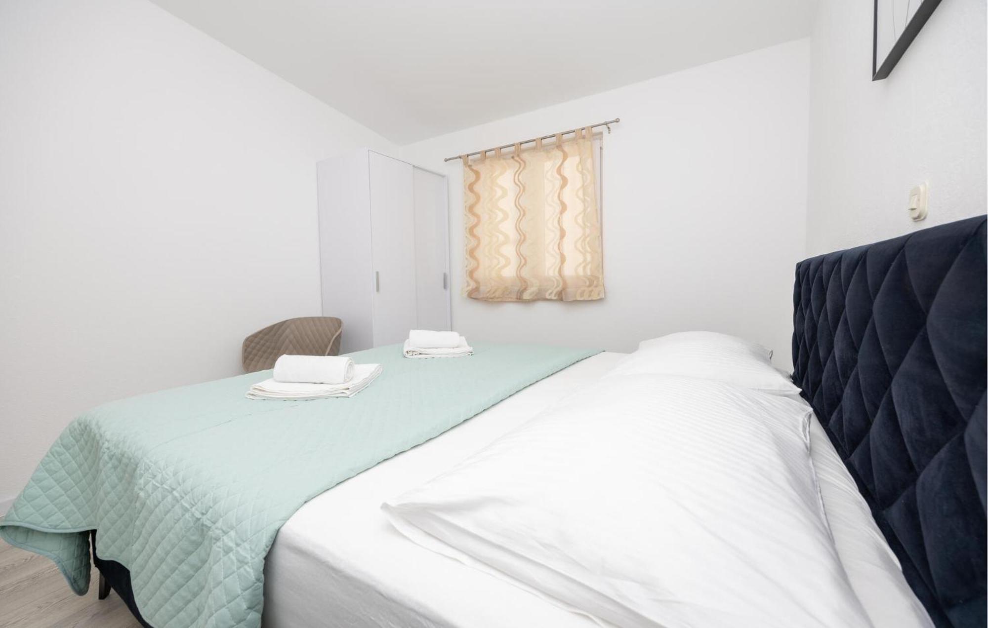 Stunning Apartment In Makarska Kültér fotó