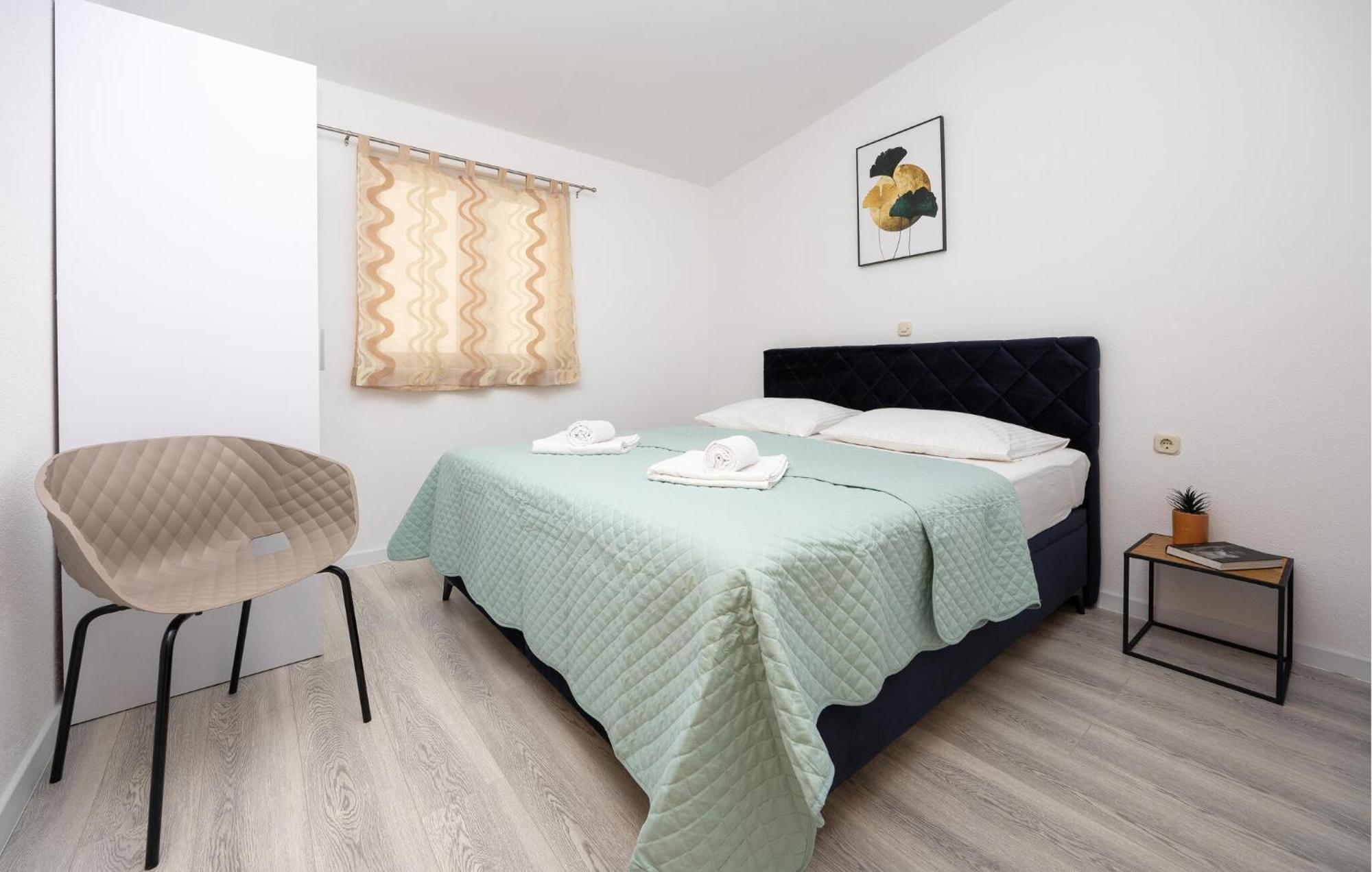 Stunning Apartment In Makarska Kültér fotó