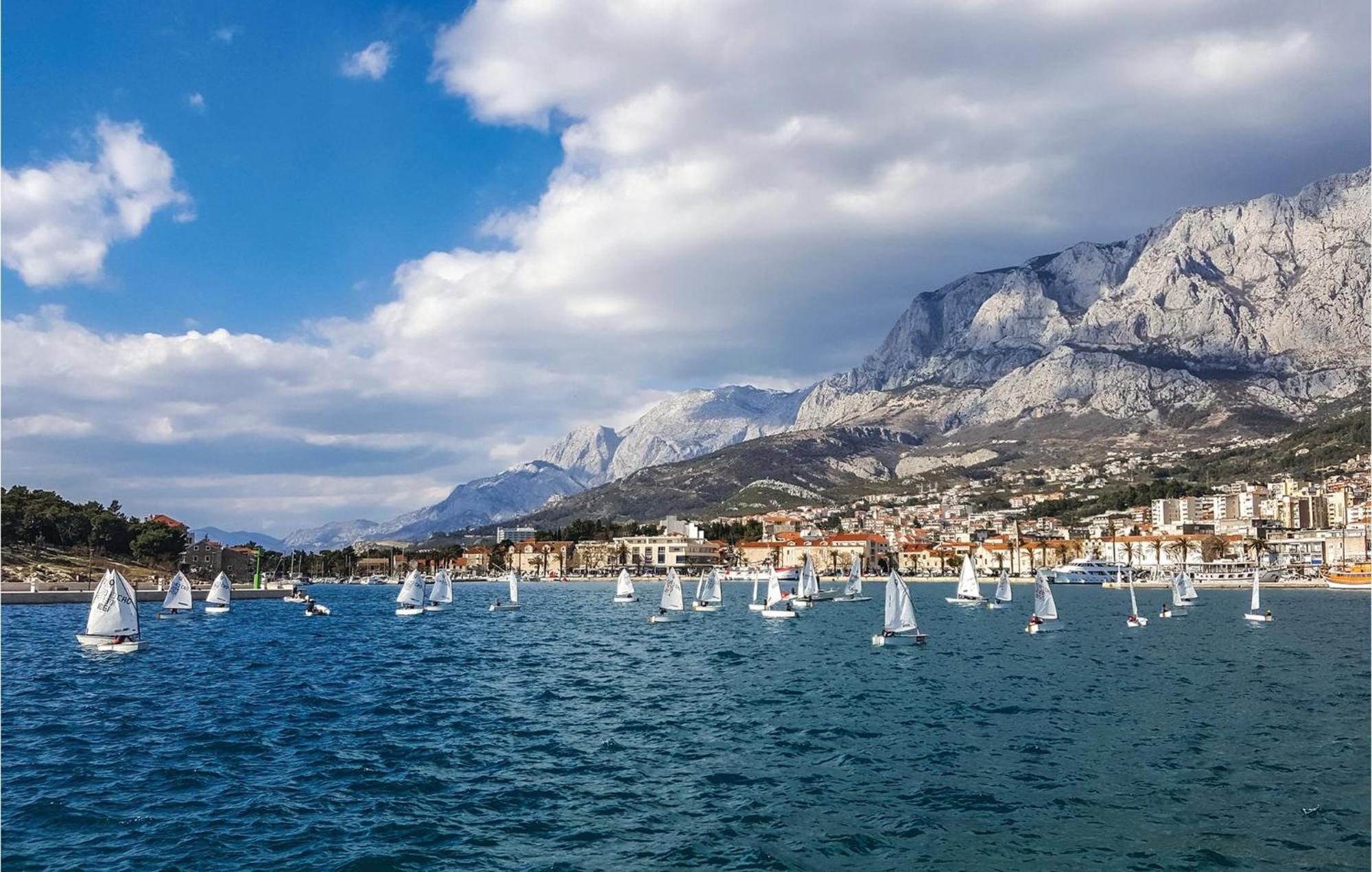 Stunning Apartment In Makarska Kültér fotó