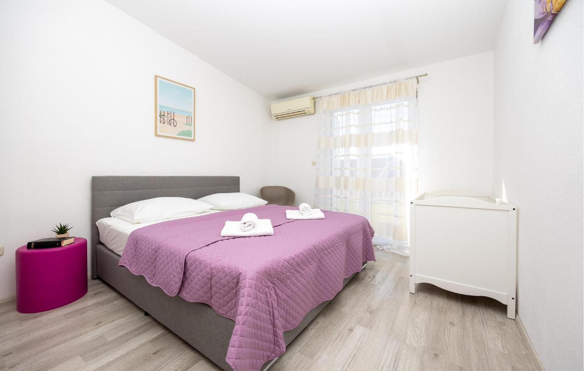 Stunning Apartment In Makarska Kültér fotó